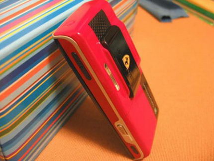 Sony Ericsson K800i Ferrari limited edition - pic 2