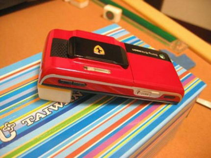 Sony Ericsson K800i Ferrari limited edition - pic 3