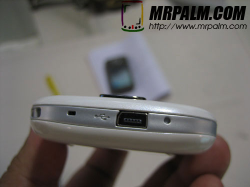HTC Elf P3450 live in hand pictures