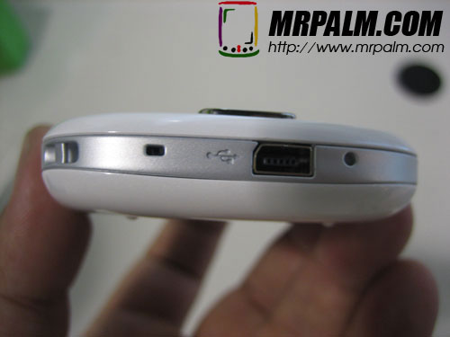 HTC Elf P3450 live in hand pictures