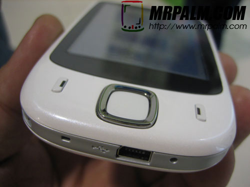 HTC Elf P3450 live in hand pictures