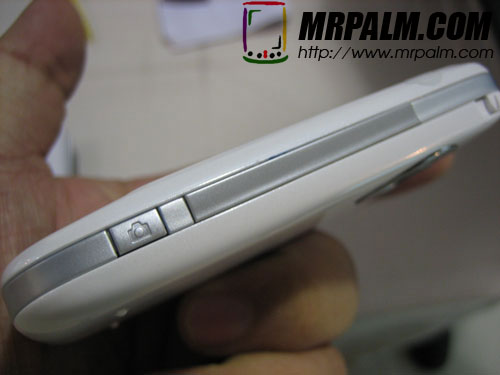 HTC Elf P3450 live in hand pictures