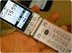 Fujitsu RakuRaku IV easy phone makes using it easy