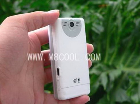 Chinese iPod style phone - pic 2