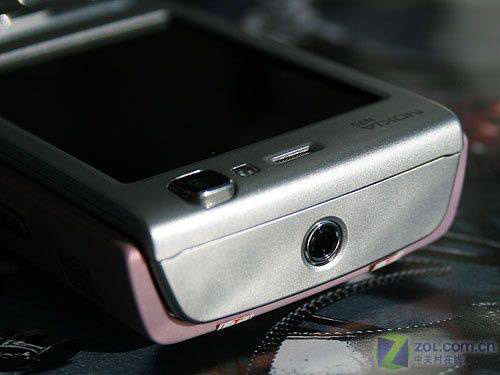 Pink Nokia N95 does Pink with style