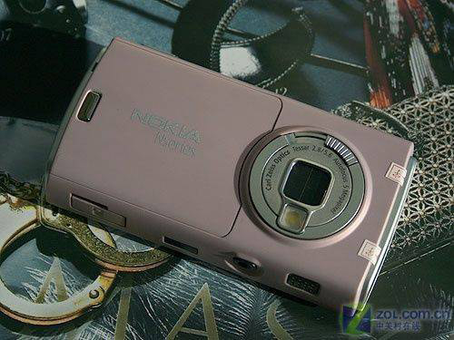 Pink Nokia N95 does Pink with style