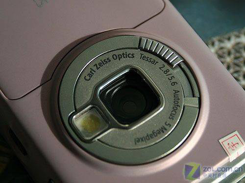 Pink Nokia N95 does Pink with style