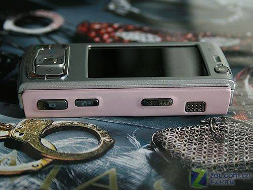 Pink Nokia N95 does Pink with style