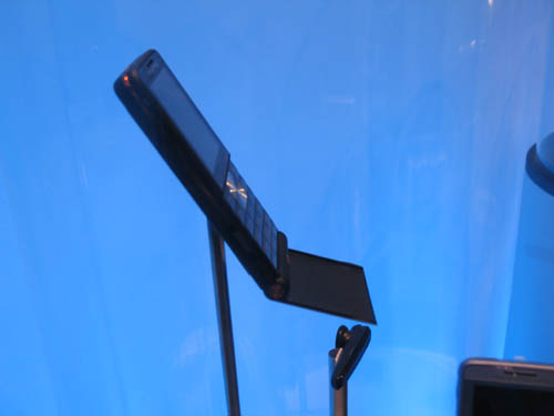 Sony Ericsson W350 at CES 2008 Las Vegas