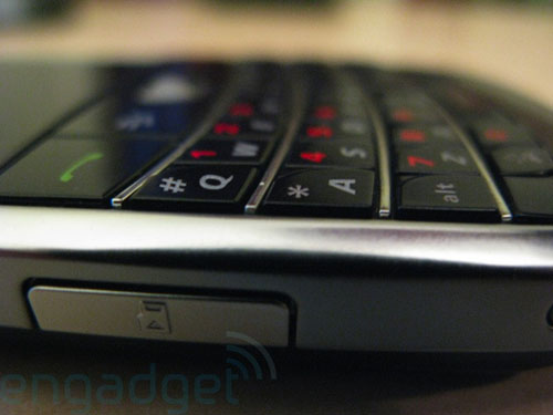 BlackBerry 9000 in the wild - RIM likes iPhone style