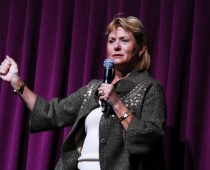 Apple iAd will fall apart, said Yahoo CEO Carol Bartz