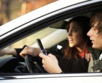 texting-driving-teens