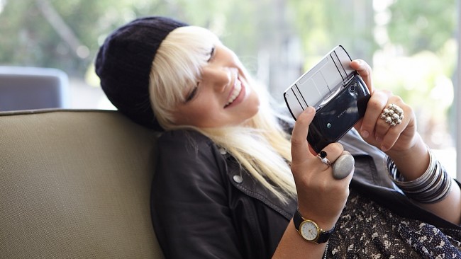 xperia-play-girl