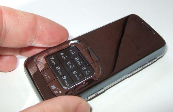 Haier Sterling - mirrored phone competes with LG Shine series