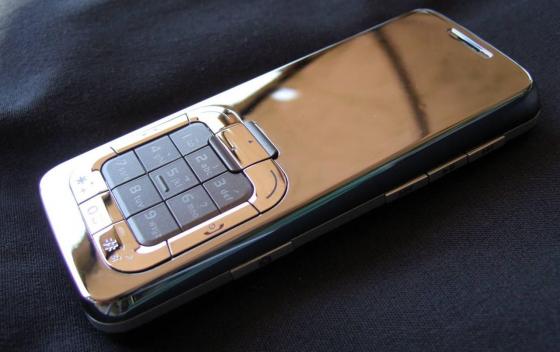 Haier Sterling - mirrored phone competes with LG Shine series