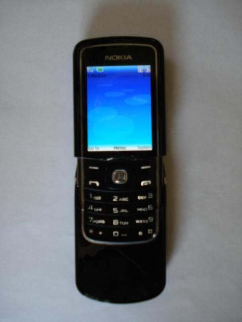 Nokia 8600 Photos – Live Shots of the Hot New Nokia 8600
