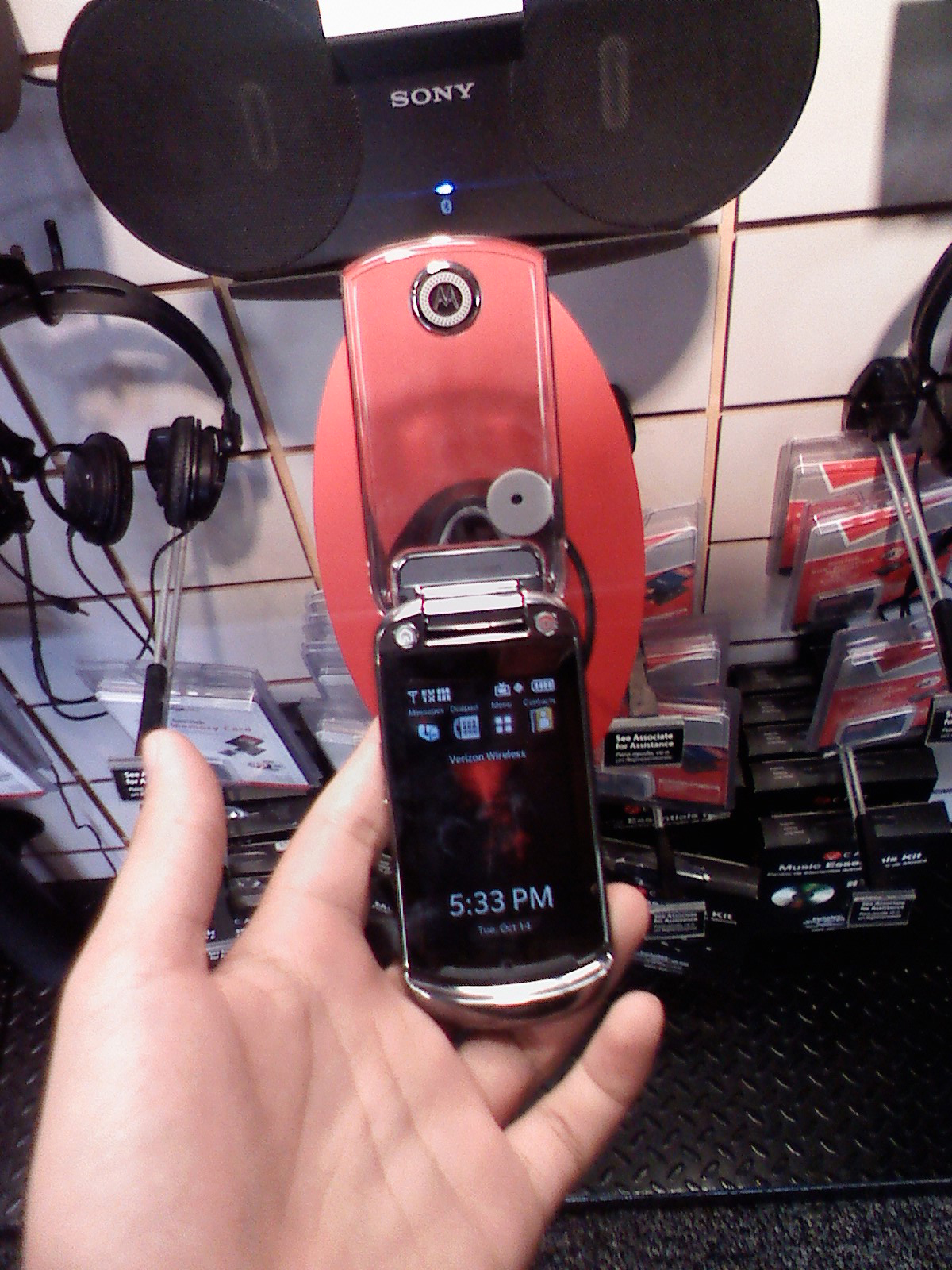 Motorola Krave ZN4 handson pics and video