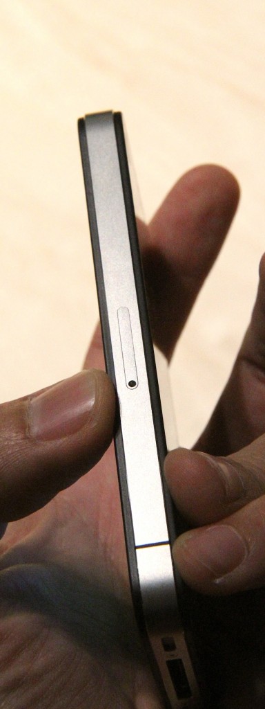 Hands on with Apples new iPhone 4 and the feature-packed iOS 4 (HD Video)