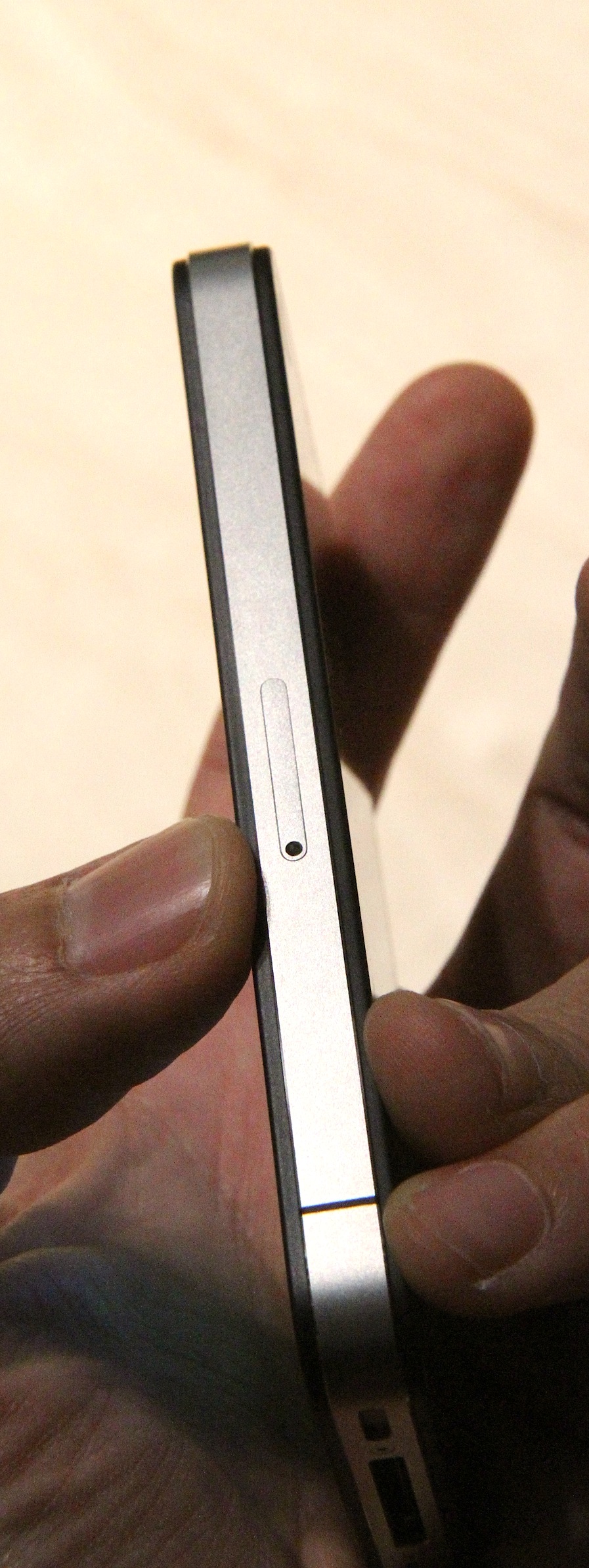 Hands on with Apples new iPhone 4 and the feature-packed iOS 4 (HD Video)