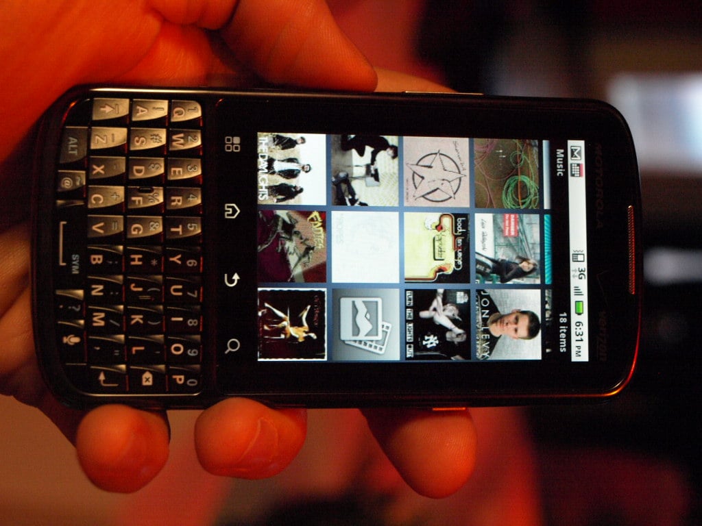 Early 2011 is eyed for Motorola split