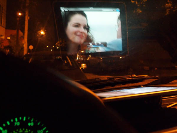Turn your Windshield into a Projection Screen for your iPad