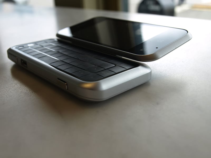 Android 2.1 Eclair comes to Motorola Backflip