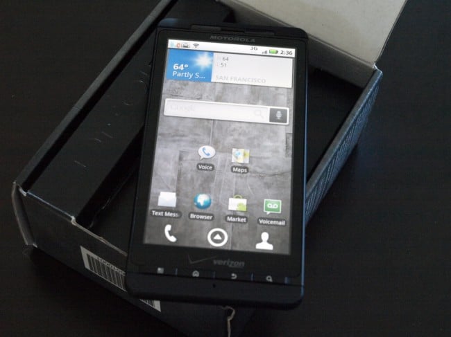 Android 2.2.1 comes to Motorola Droid X