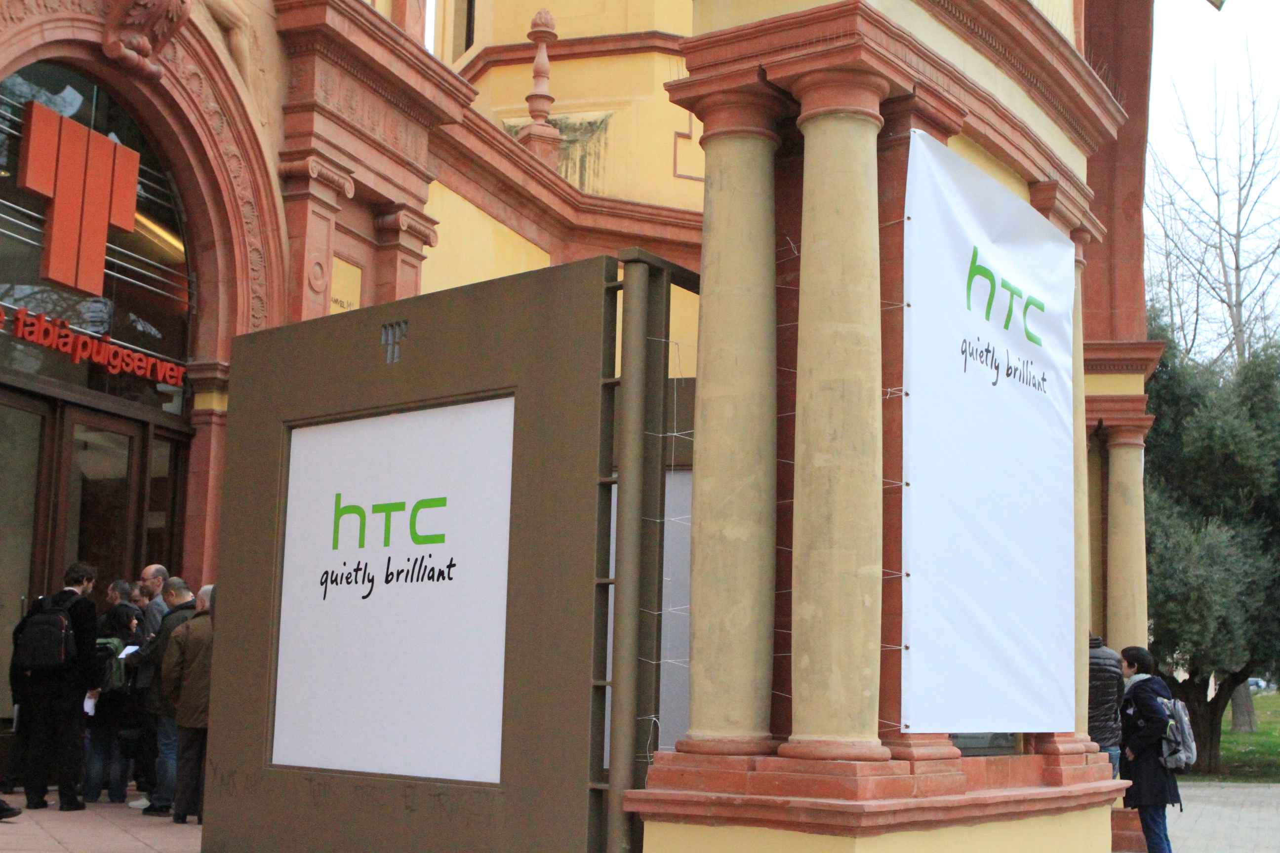 HTC press conference mobile world congress 2011 salsa chacha Facebook Android phones