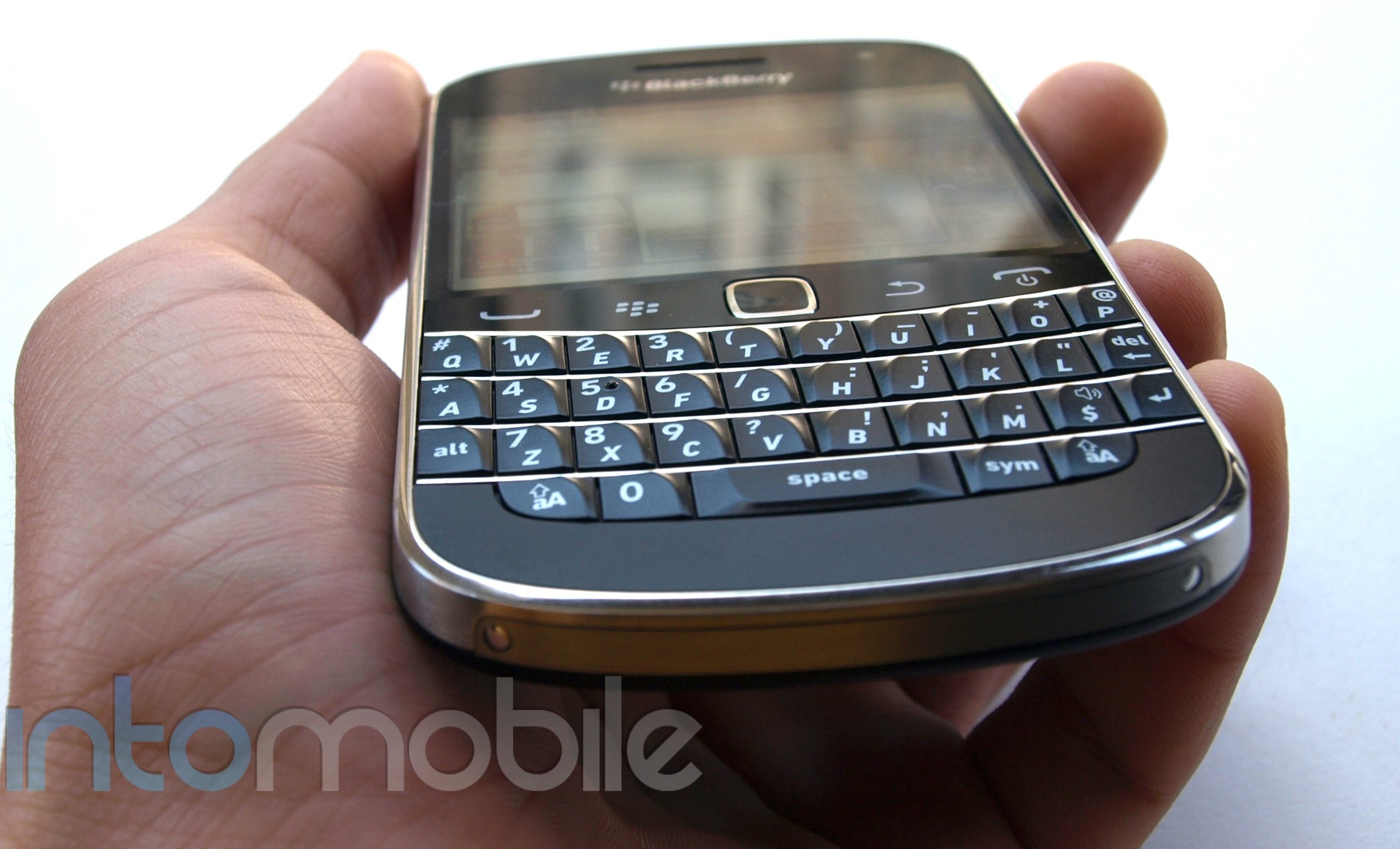 BlackBerry Bold 9900 preview