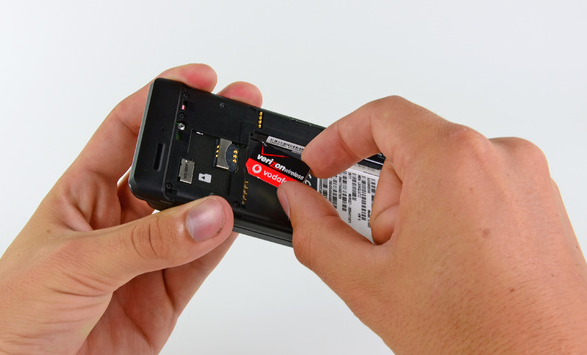 Motorola Droid 3 torn down