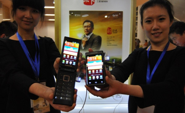 Samsung SCH-W999 dual-screen flip phone officially official