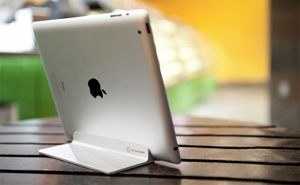 Magnus magnetic stand for iPad 2 looks awesome, costs 50 bucks