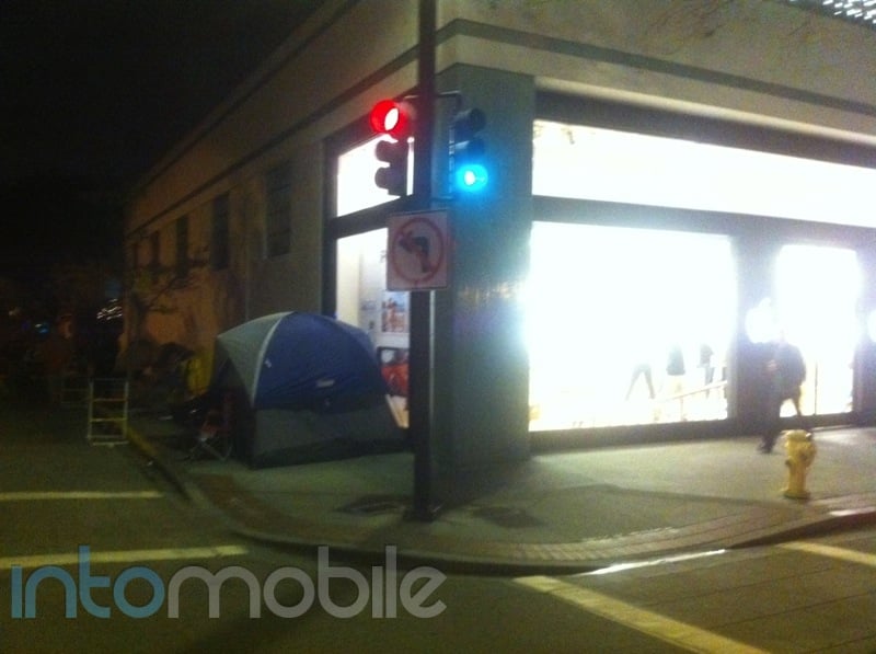 Apple iPad campout