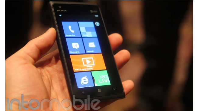 Nokia buying Lumia 900s for AT&T staffers