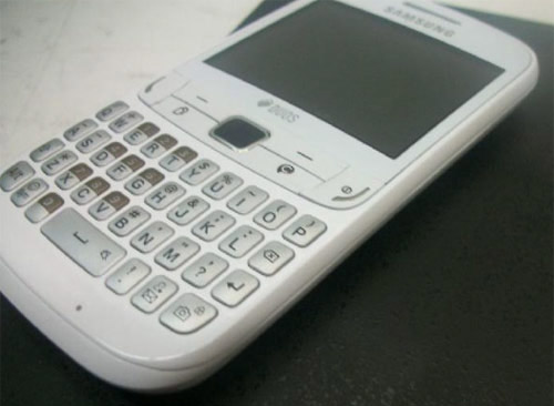 Samsung GT-S3752 rocks two SIM card slots, dedicated ChatON key