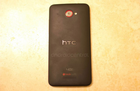 Verizon\'s HTC DLX with 5-inch 1080p screen caught in the wild