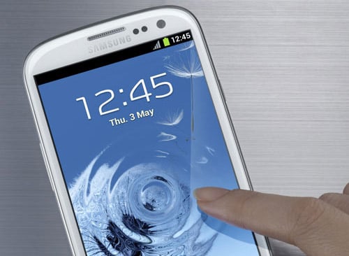 Samsung Galaxy S III keeps the top spot in British smartphone market in October