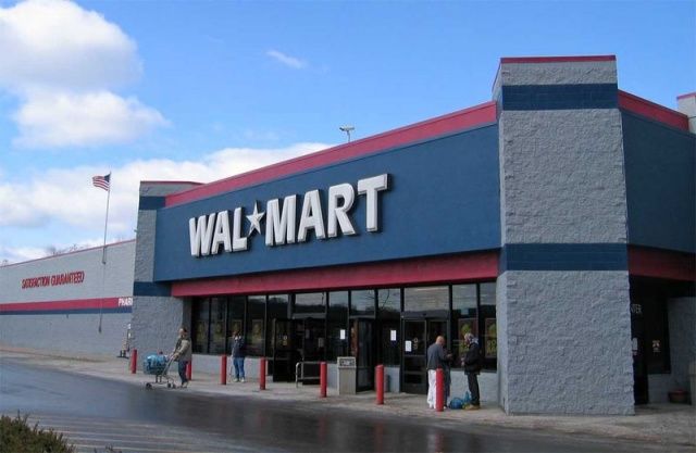 Walmart, Straight Talk to offer the iPhone without a contract