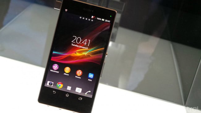 Sony bundles 299 GBP premium headphones with Xperia Z pre-orders in the UK