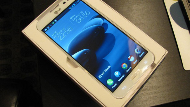 LG Optimus G2 to sport a super-slim body, power and volume buttons on the back?
