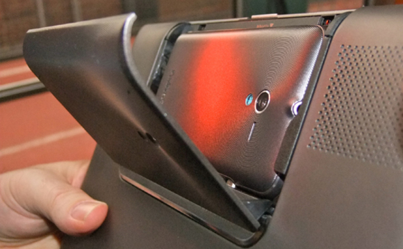 BlackBerry working on a Padfone-like device?