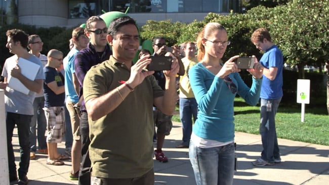 Unannounced Nexus phone caught at Google KitKat statue video