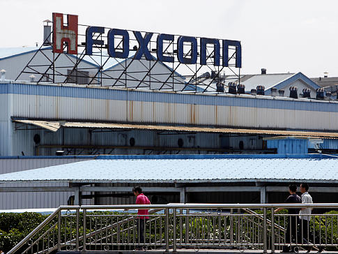 Foxconn looking to open a high-end smartphone factory in the US?