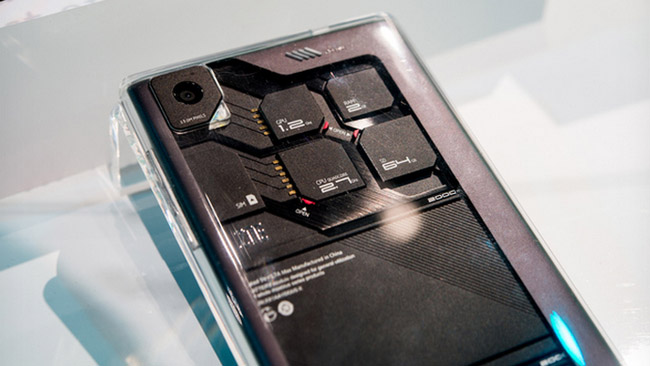 ZTE Eco-Mobius modular phone concept on display at CES