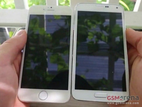 4.7-inch iPhone 6 looks next to Samsung Galaxy S5