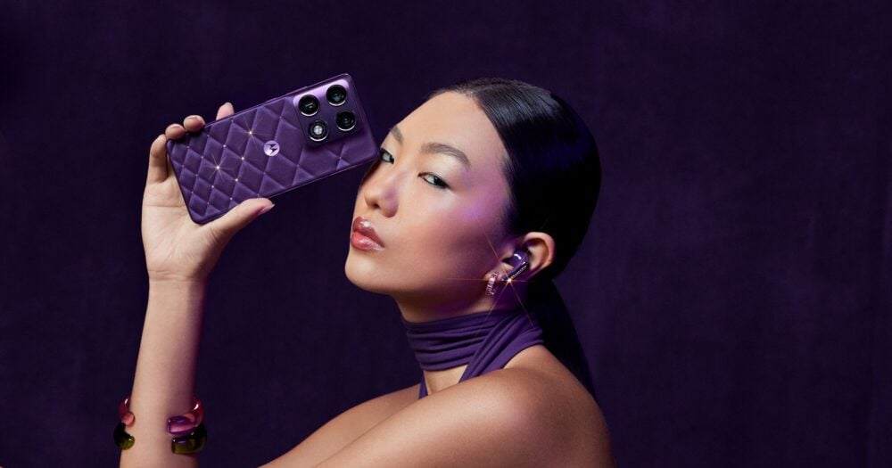 Motorola, yeni Swarovski kristalleriyle süslenmiş akıllı telefonları ve kulaklıklarıyla teknolojiye lüksü getiriyor