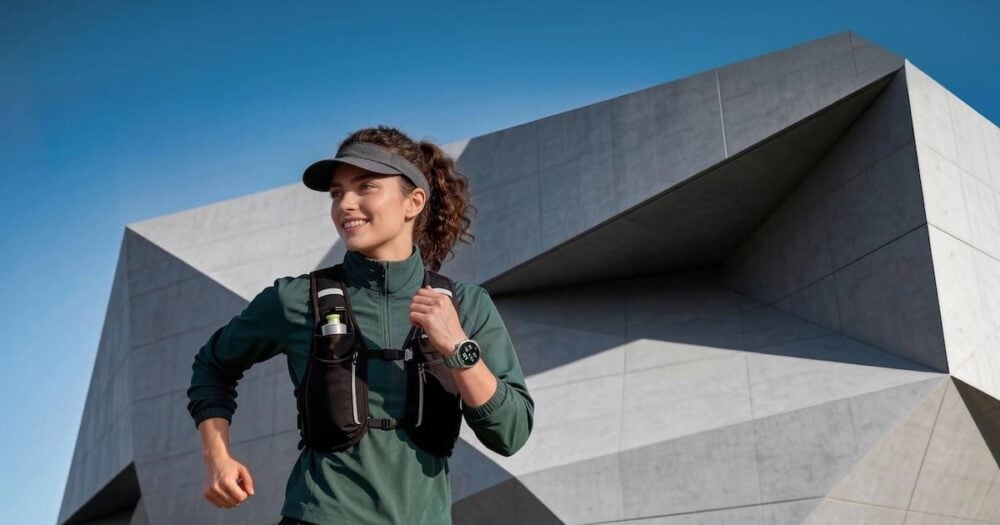 OnePlus Watch 4, titanyum yapı ve Wear OS 6 ile piyasaya sürüldü