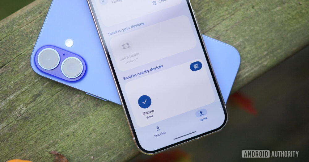 Google, Android ve iPhone arasında QR kodu tabanlı Hızlı Paylaşım aktarımlarını kullanıma sunmaya başladı